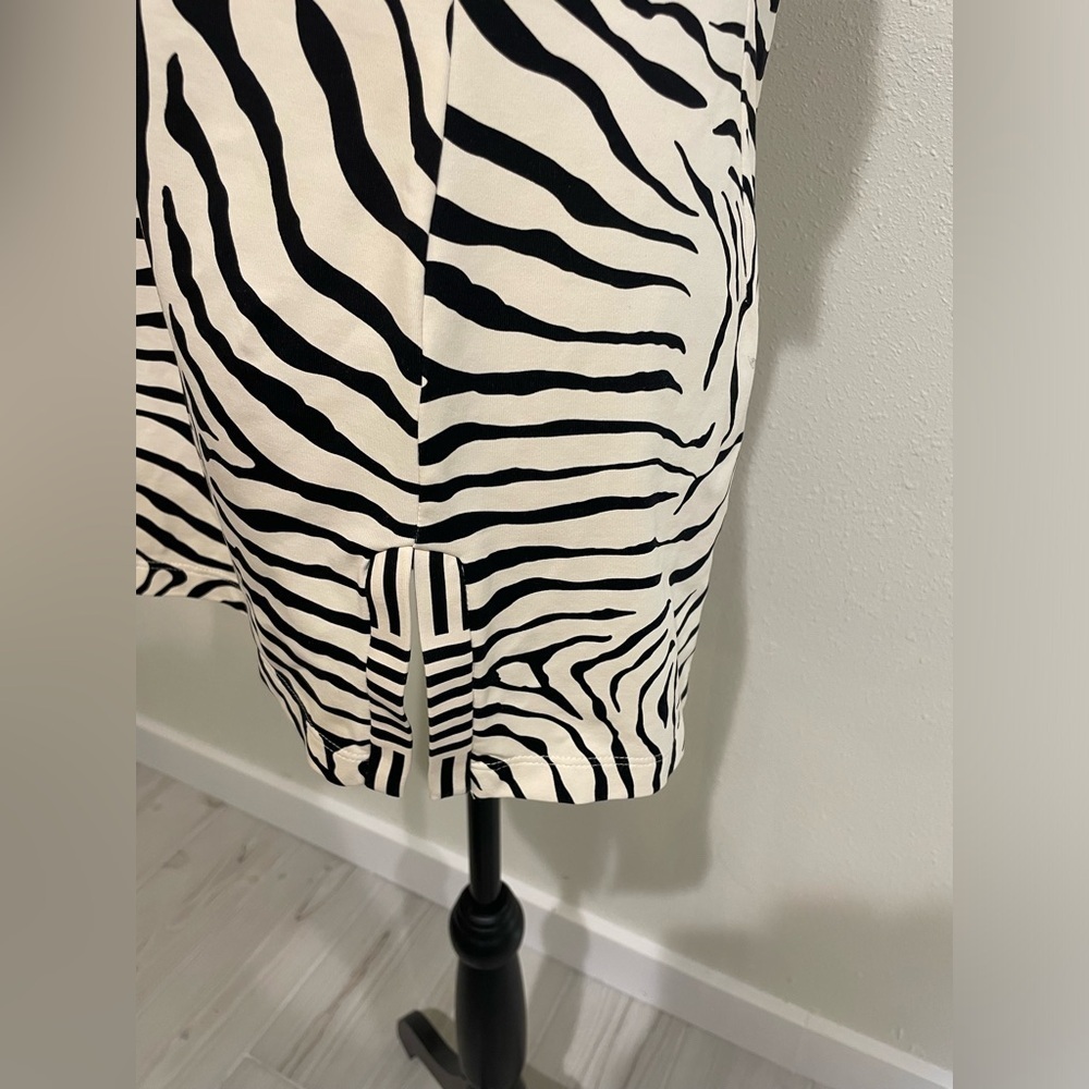 J. McLaughlin Zebra Print Stretch Tunic Top | 3/4 Sleeve | Side Slits | Size M - Picture 10 of 11